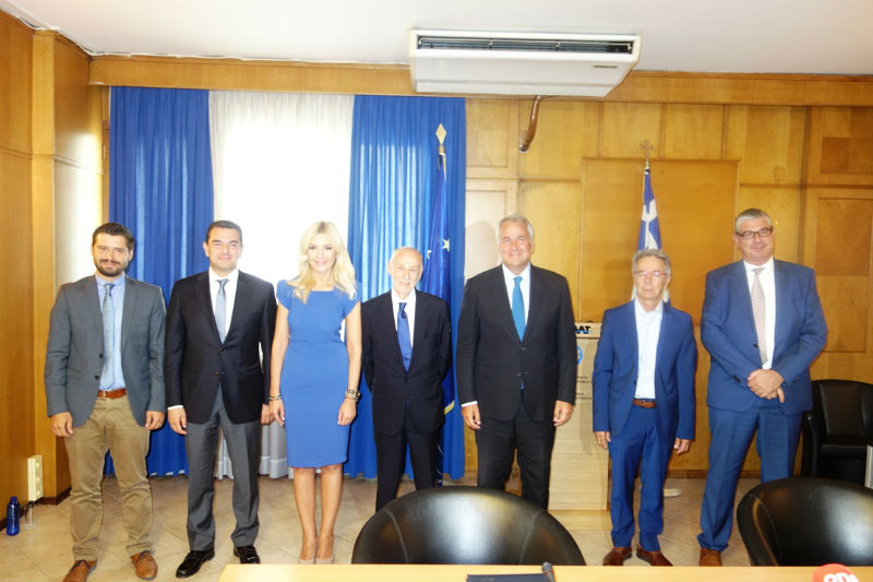 Υπογραφή συμφωνίας μεταξύ ΥπΑΑΤ – και ΕΤαΕ Φθηνότερο χρήμα για τους Έλληνες παραγωγούς
